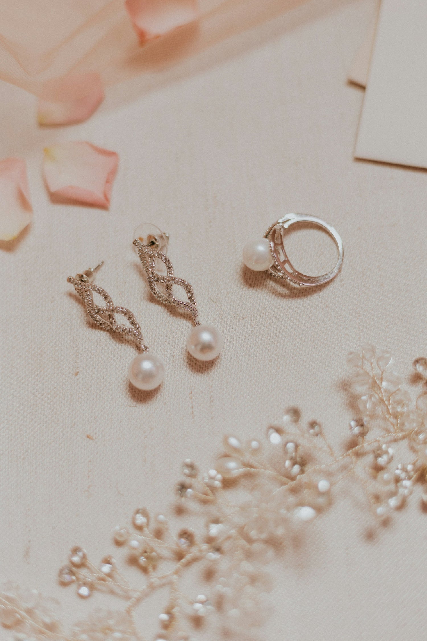 Add the perfect finishing touch with our Women’s Jewellery Collection. Our jewellery brings just the right amount of shine.
